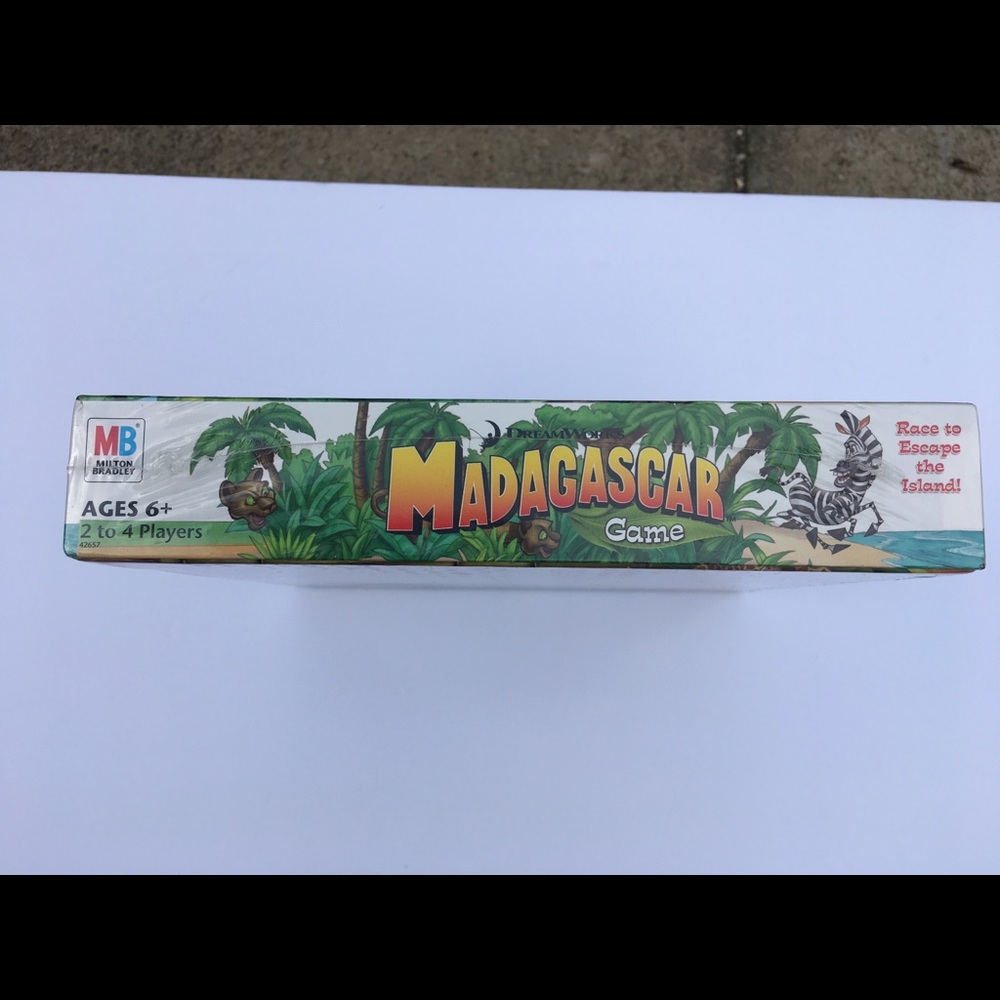 Madagascar Board Game Milton Bradley 2005 Race To Escape The Island New Sealed - Picture 3 of 6